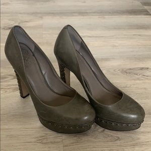 Vince Camuto green pumps